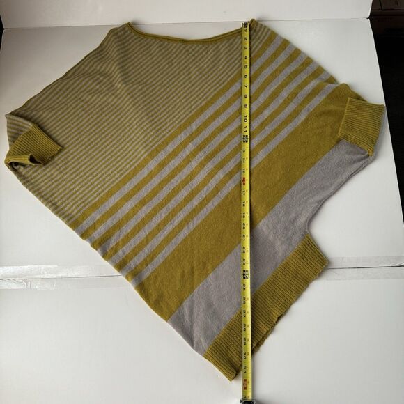 BCBG MAXAZRIA Women’s Asymmetrical Striped Short Sleeve Sweater Size Medium - Picture 6 of 12